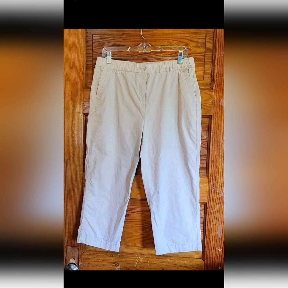 Chico's Comfort Waist Straight Leg Luxe Utility Crop Khaki Pants Size 1.5 M/10